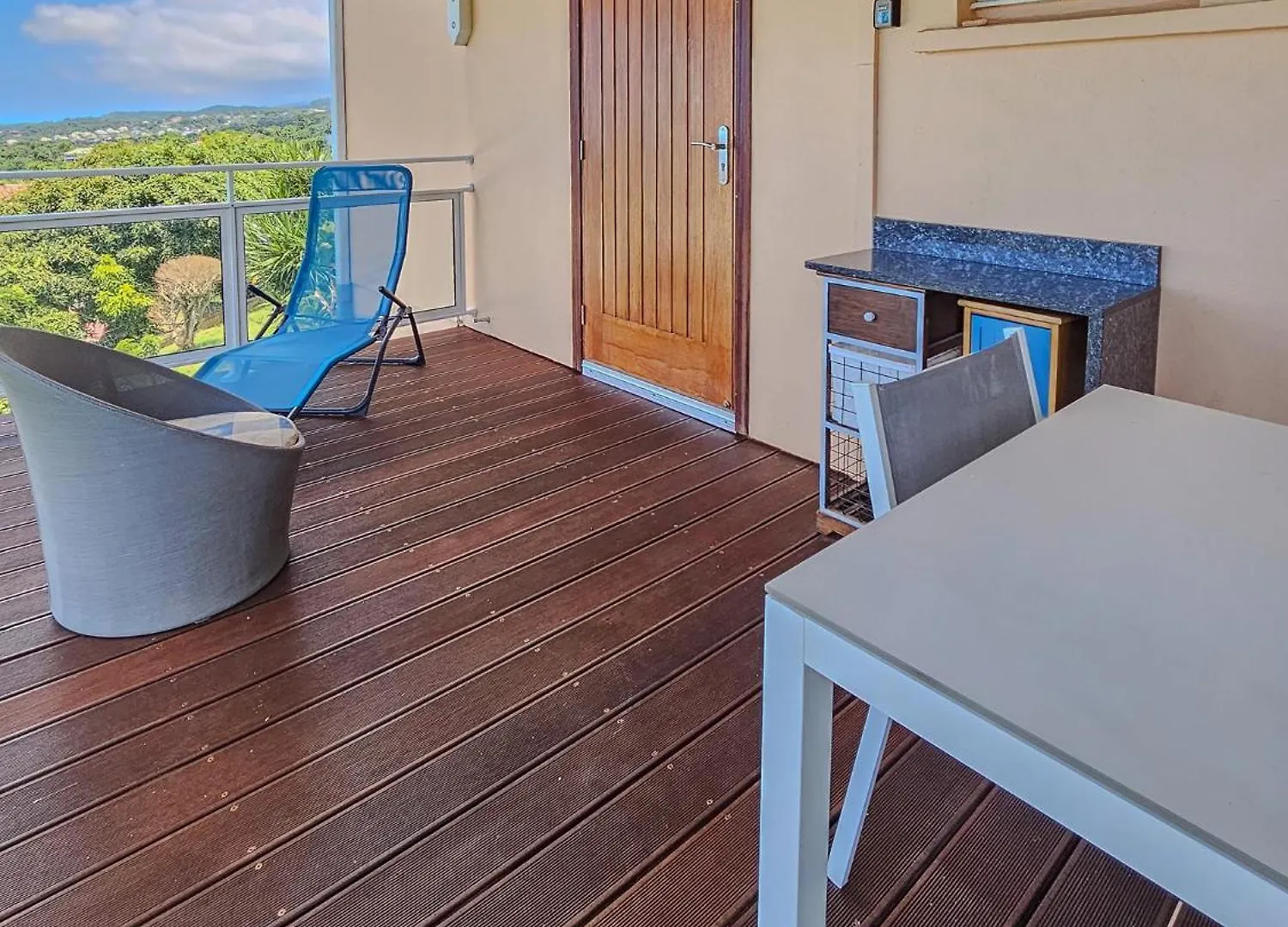 Appartement Emeraude Et Studio Azur Gourbeyre