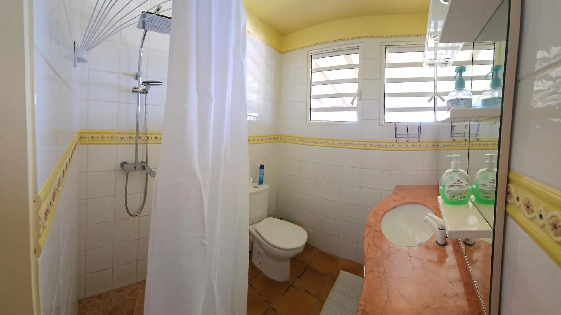 Apartment Appartement Emeraude Et Studio Azur Gourbeyre